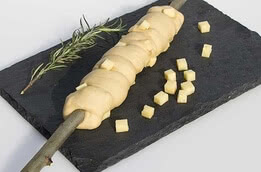 allgaeuer rahmkoenig kaese stockbrot