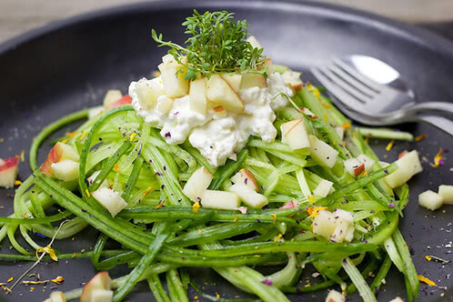 Rezept Gurken-Apfelsalat mit Joghurt-Hüttenkäse-Dressing