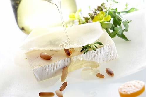 Rezept Brie im Filoteig mit Wildkräutersalat